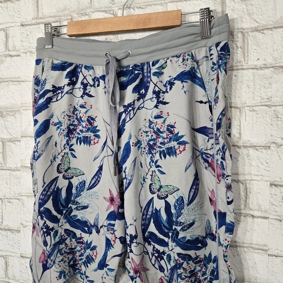 EUC✨GAP FIT gray & blue floral printed joggers - Picture 5 of 14